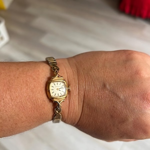 Vintage CARAVELLE watch, woman gold watch, wristband watch, birthday gift, gift for her, mother day gift, analog watch, gold band watch