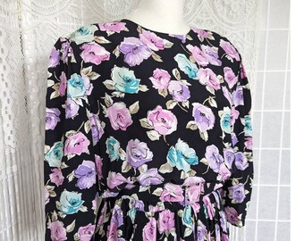 R.E.O. Originals Vintage 70er Union Made Schwarz Pastell Rosa Lila Blumen Blume Gürtel Midi Kleid mit Taschen Damen Größe 39