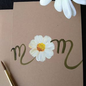 Acuarela original pintada a mano con margaritas blancas, floral, amor, Día de la Madre, tarjeta marrón kraft de 11,4 x 14 cm.