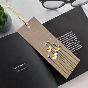 Set di 2 segnalibri originali dipinti a mano, in acrilico, con fiori selvatici, floreali, in carta kraft marrone, fatti a mano, regalo unico per un amante dei libri, regalo per una ragazza