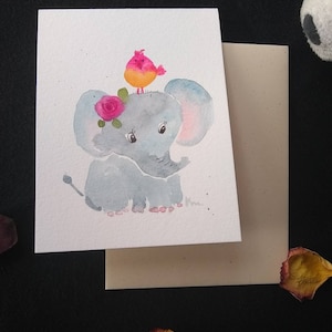 Carte de voeux aquarelle originale de bébé éléphant et oiseau peinte à la main, anniversaire d'enfant, nouveau-né, carte de baby shower, bébé éléphant 4,25 po. x 5,5 po.