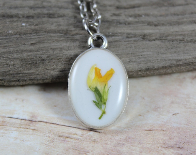 Oval Yellow Wild Flower Necklace