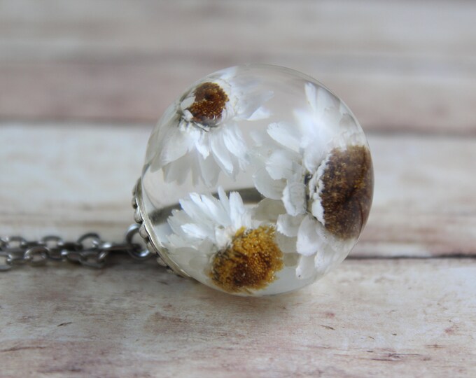 Large White Flowers Necklace
