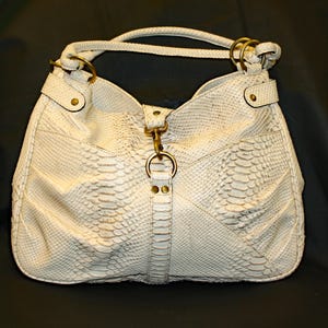 Glacier Wear Genuine Leather Avignon Purse prs0004