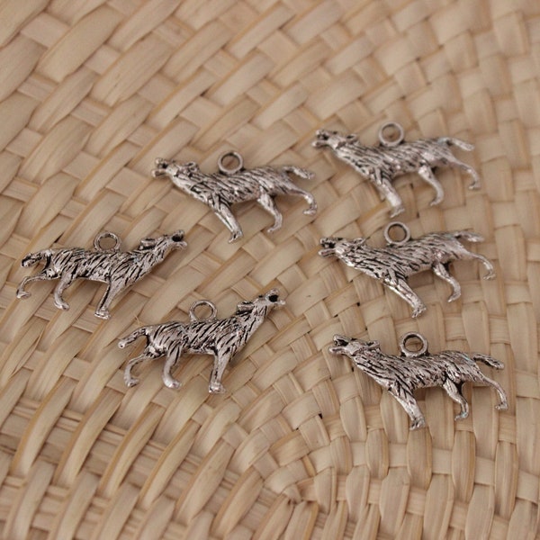 20 pcs breloques pendentif  loup métal antique argenté