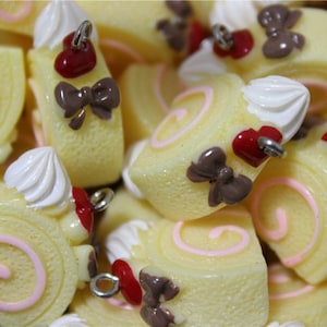 2 pcs pendants charms resin cake  gourmet