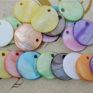 pendants charms shell multicolore round-disc color random