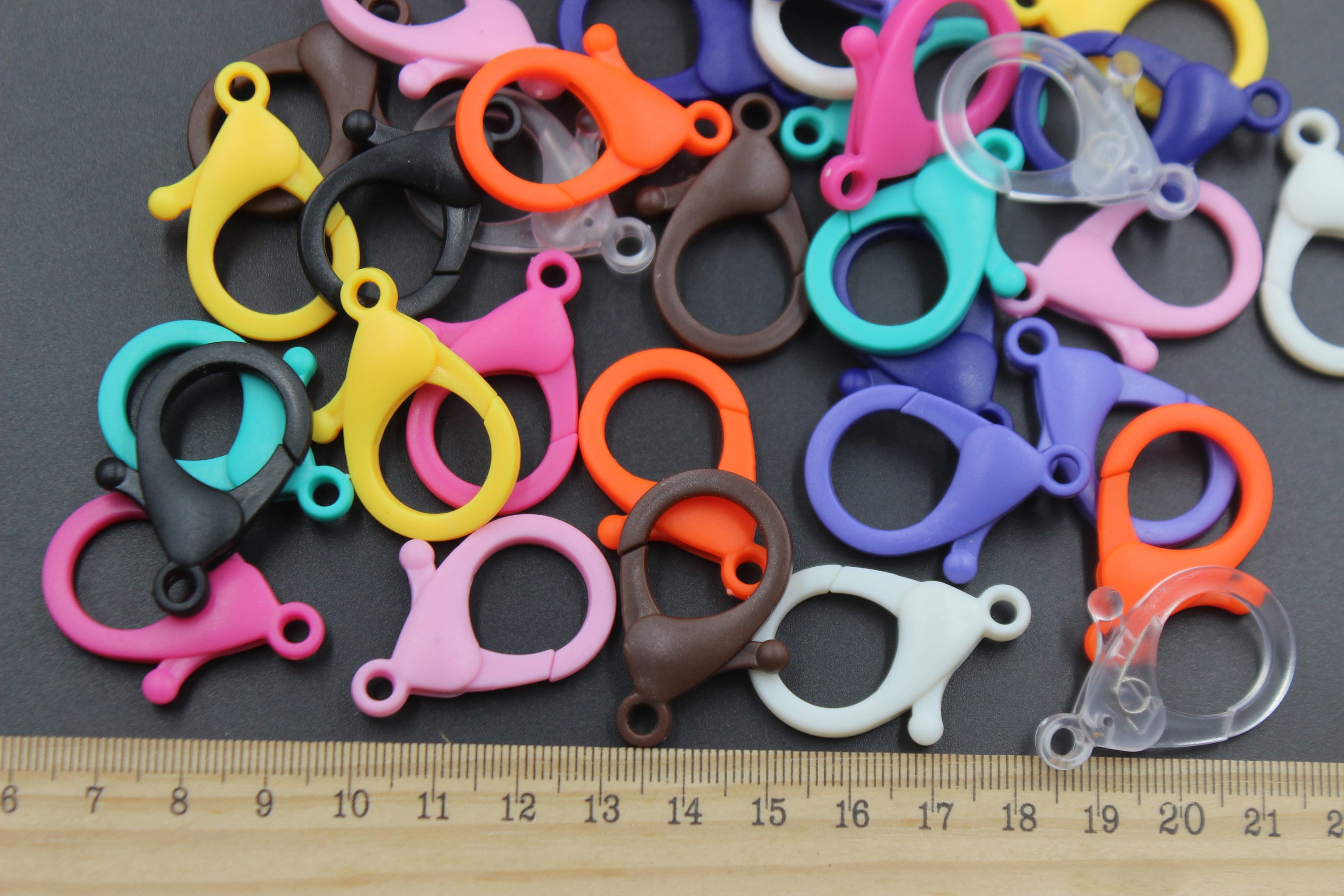 Colorful Plastic Lobster Clasps | Snap Lanyard Hooks | Kawaii Bag Charm  Making | Keychain DIY Supplies (4 pcs / Yellow / 21mm x 35mm)