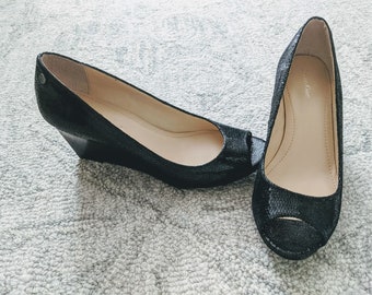 Bombas de plataforma de diapositivas Peep-Toe negras, vintage CALVIN KLEIN, tamaño 6 1/2, negro clásico elegante, suela suave, sofisticado, simple, cómodo
