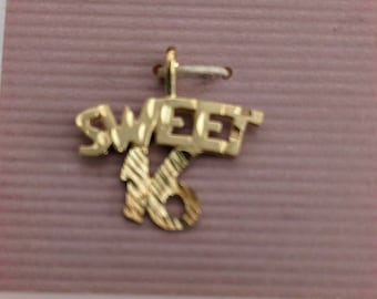 Colgante vintage "Dulces 16" de oro amarillo de 14 quilates