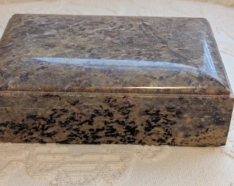 Caja de granito con bisagras "Two's Company", joyero de piedra de granito con tapa abatible, hecho en India