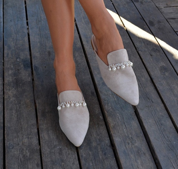 closed toe mules