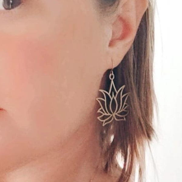Lotus earrings - Mono or couple