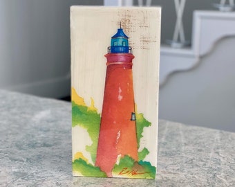 Pintura de faro sobre madera, Impresión de faro en rodaja de madera, Arte de plataforma costera, Decoración costera, Estante de playa y decoración de mantel, Regalos de amor de playa