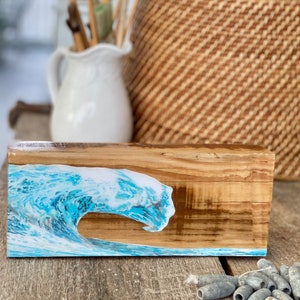 Ocean Wave Art, Ocean Art on Wood Slice, Beach Wave Decor, Resin Ocean Wave Art, Ocean Wave Painting, Coastal Decor, Beach Lover Gifts