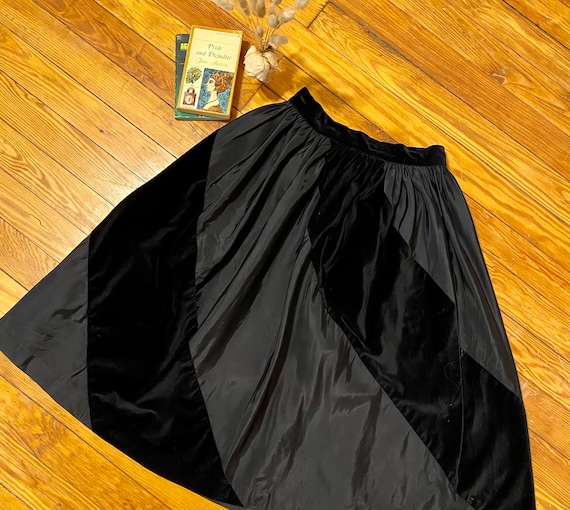 Vintage 1950s Velvet and Satin Full Skirt - Beauti