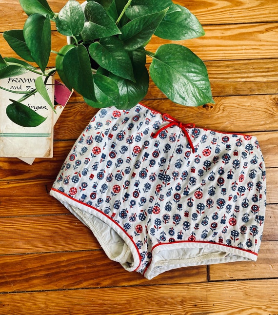 Vintage 1960s Bobbie Brooks Pin Up Shorts - Flower