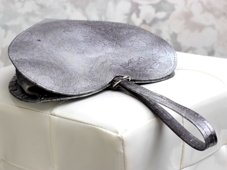 Leather heart purse, Evening clutch, Silver heart wristlet bag image 8