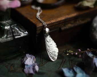 Pendentif graine de sycomore en argent ~ Curiosité, espièglerie et émerveillement