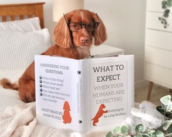À quoi s'attendre lorsque vos humains attendent : couverture de livre pour faire-part de grossesse (modèle modifiable) | Faire-part de grossesse avec un chien