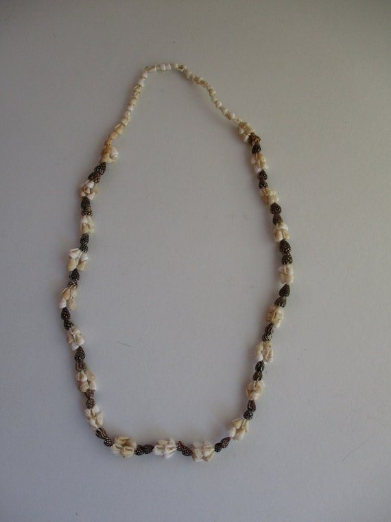 Vintage shell necklace,brown spotted and cream sh… - image 2