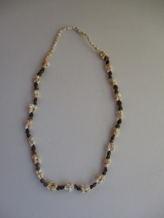 Vintage shell necklace,brown spotted and cream sh… - image 1