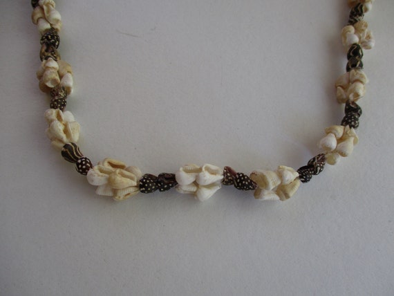 Vintage shell necklace,brown spotted and cream sh… - image 3