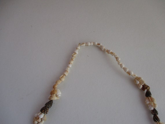 Vintage shell necklace,brown spotted and cream sh… - image 4