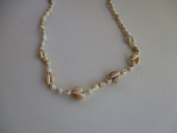 necklace,vintage shell necklace,mostly single sma… - image 2