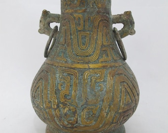 CHINESISCHE Archaische Vergoldete Bronze Ware Ritualwein HU Gefäß mit BEAST Griffen