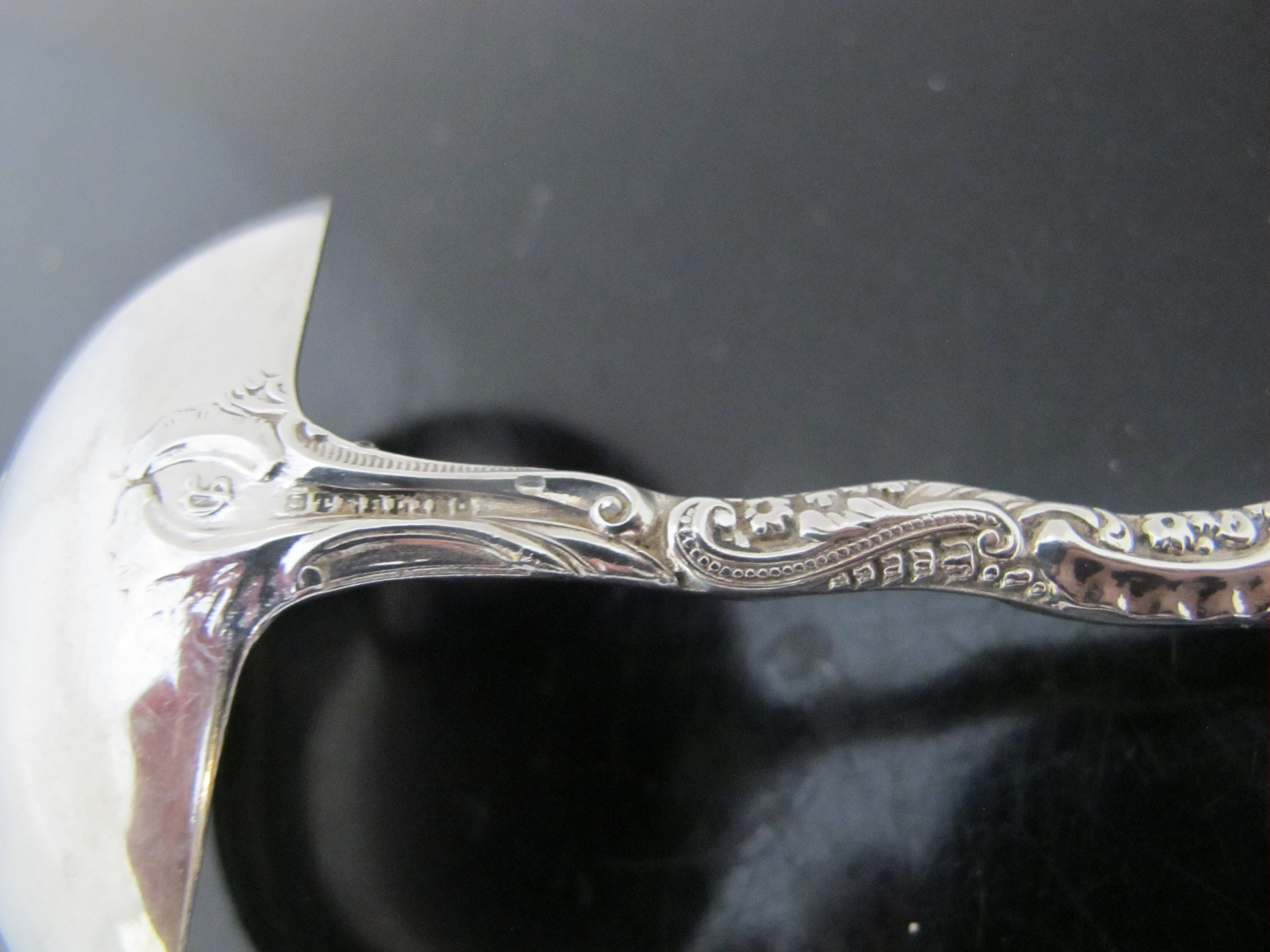 クリストフル グレービーレードル スターリングシルバー ダーギンブーケ スターリングシルバー グレービーレードル 希少な