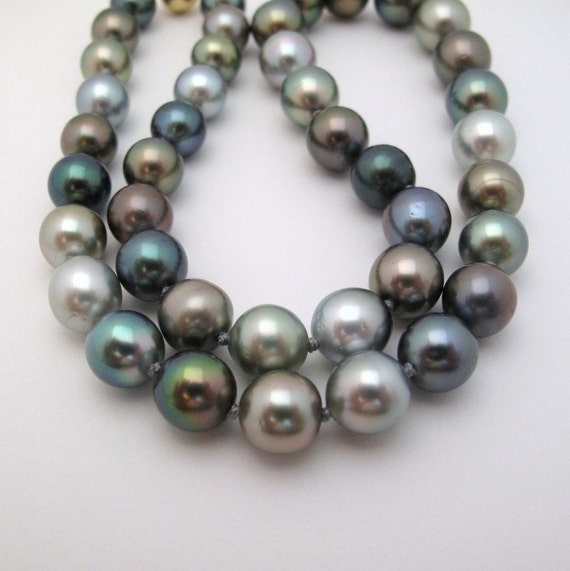 Items similar to Princess Length Multi-Colored Tahitian Pearl Necklace ...