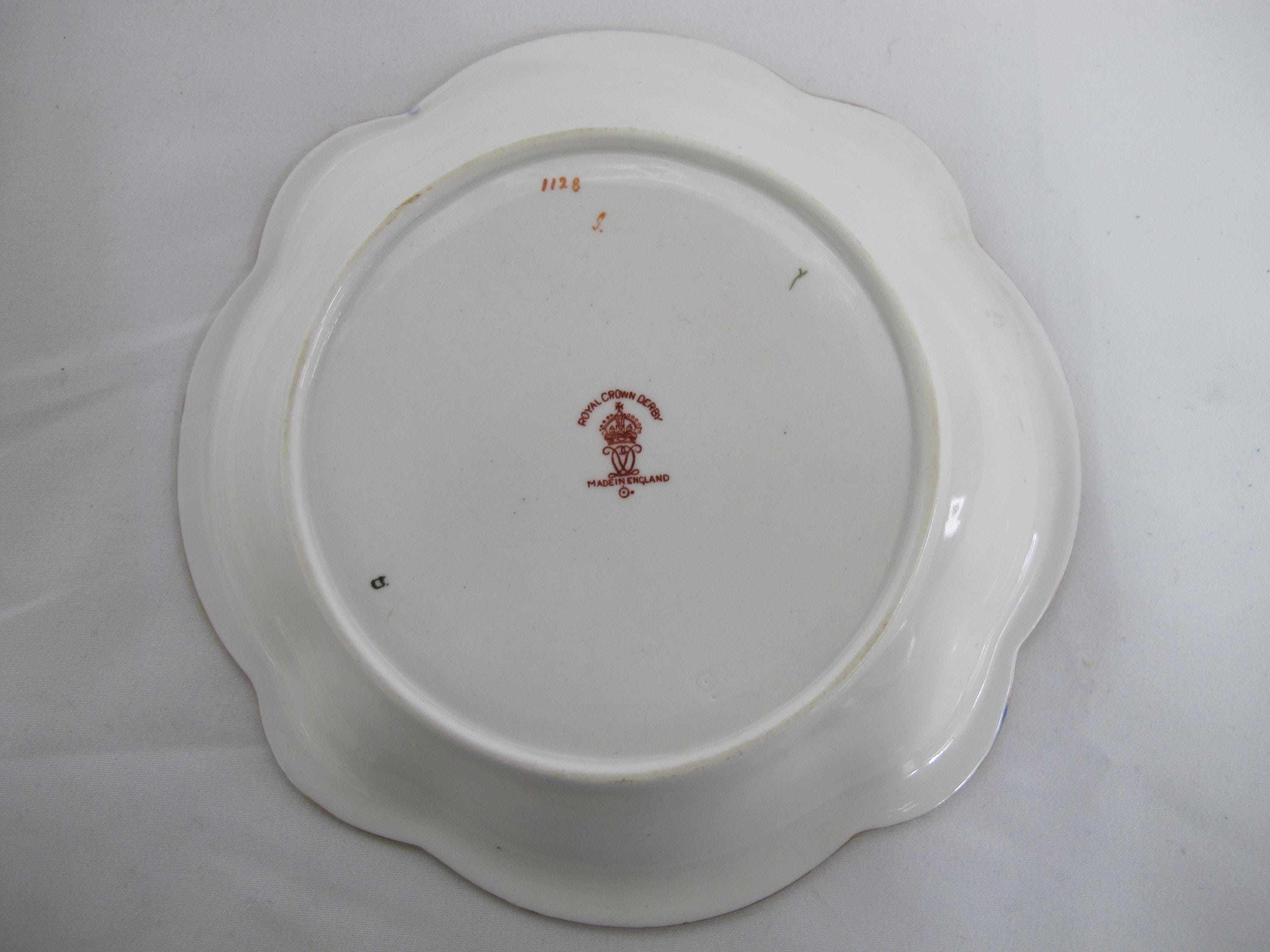 ROYAL Crown Derby 1128 IMARI Bone China Scallop Rim Trinket Dish