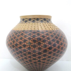 MATA ORTIZ Amalia Mora Mexico Geometric Diamond Eye Dazzler Pottery Vessel Vase