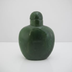 Frasco de rapé antiguo chino de jade verde espinaca