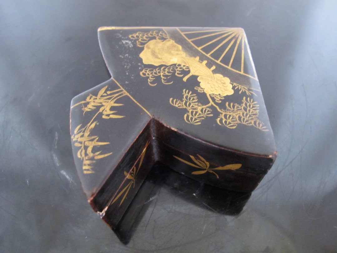 日本製ヴィンテージ 黒と金の花模様漆塗り扇子 蓋付きボックス - Etsy 日本