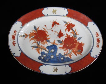 Vassoio ovale da portata giapponese IMARI in porcellana rossa e oro con farfalla e fiore