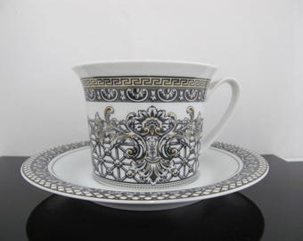 Tazza da caffè e piattino in stile barocco, colore nero e oro 24 carati, marcatura Versace Rosenthal.
