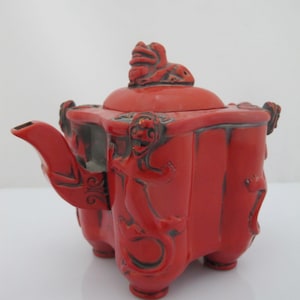 Chinese Red Lacquer Climbing FOO DOG Finial Lid Decorative Teapot