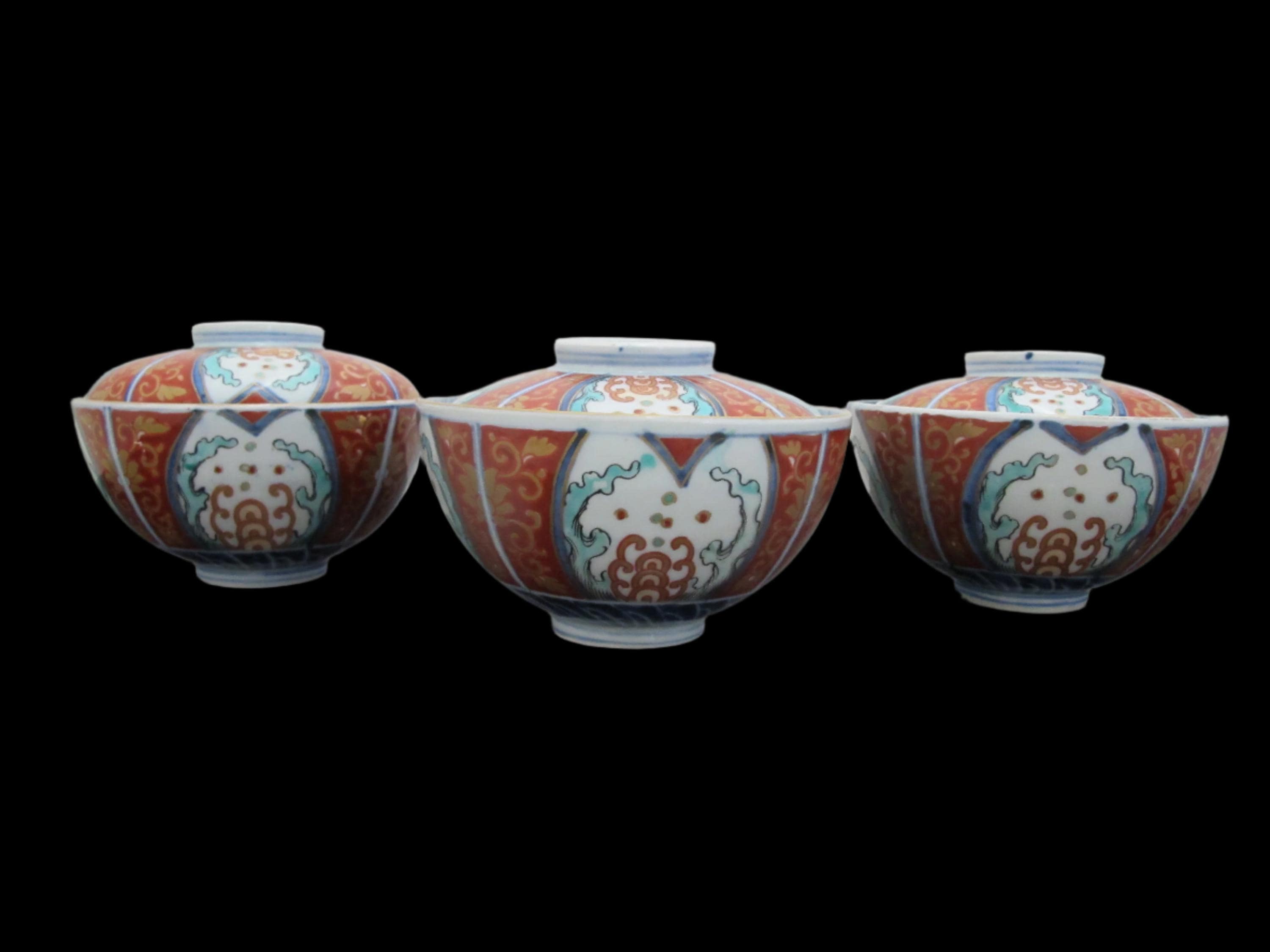 日本製 古伊万里 赤磁器 唐草模様 茶碗 蓋付き カップ 3個セット