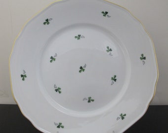 Assiette plate de 10 1/2 po. AUGARTEN Wien Vienna GREEN Scattered Wine LEAVES 6490