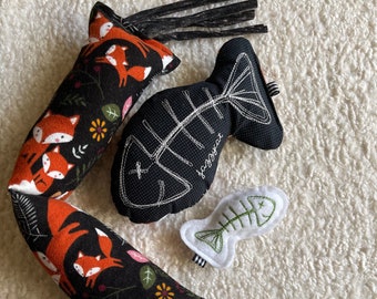 HANDMADE CAT TOYS Set of 3, Kitty Cat Kicker, Jumbo Fishbone Toy, Guppie Fishbone Toy, All-Natural Cat Nip, Eco-Friendly