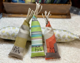 HANDMADE CAT KICKER, Mini Cat Kicker Set, Natural Cat Nip Toy, Catnip Teaser Stick, Cat Kicker Toy, Eco-Friendly