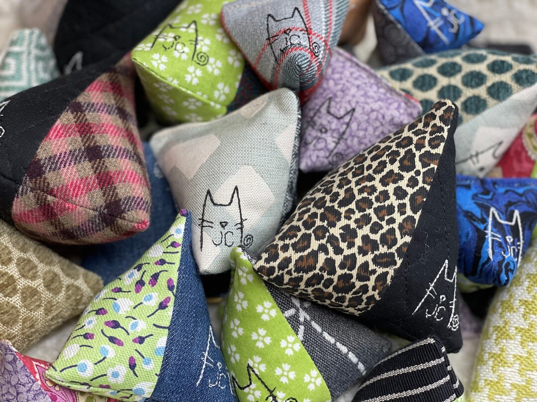 HANDMADE CATNIP Toymediumsized Triangular Pyramid Shaped Cat Toy, All