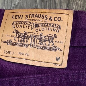 Pantalones Levis Flare 917 Vintage de pana y terciopelo, corte bota, color morado ciruela, estilo años 80, tiro alto, fabricados en EE. UU., talla 6 regular (27x31.5).