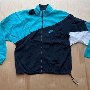 Nike ナイキ　幾何学模様　トラックジャケット　古着　90s ナイキ トラックジャケット 幾何学模様 ヴィンテージ 90年代 カラー