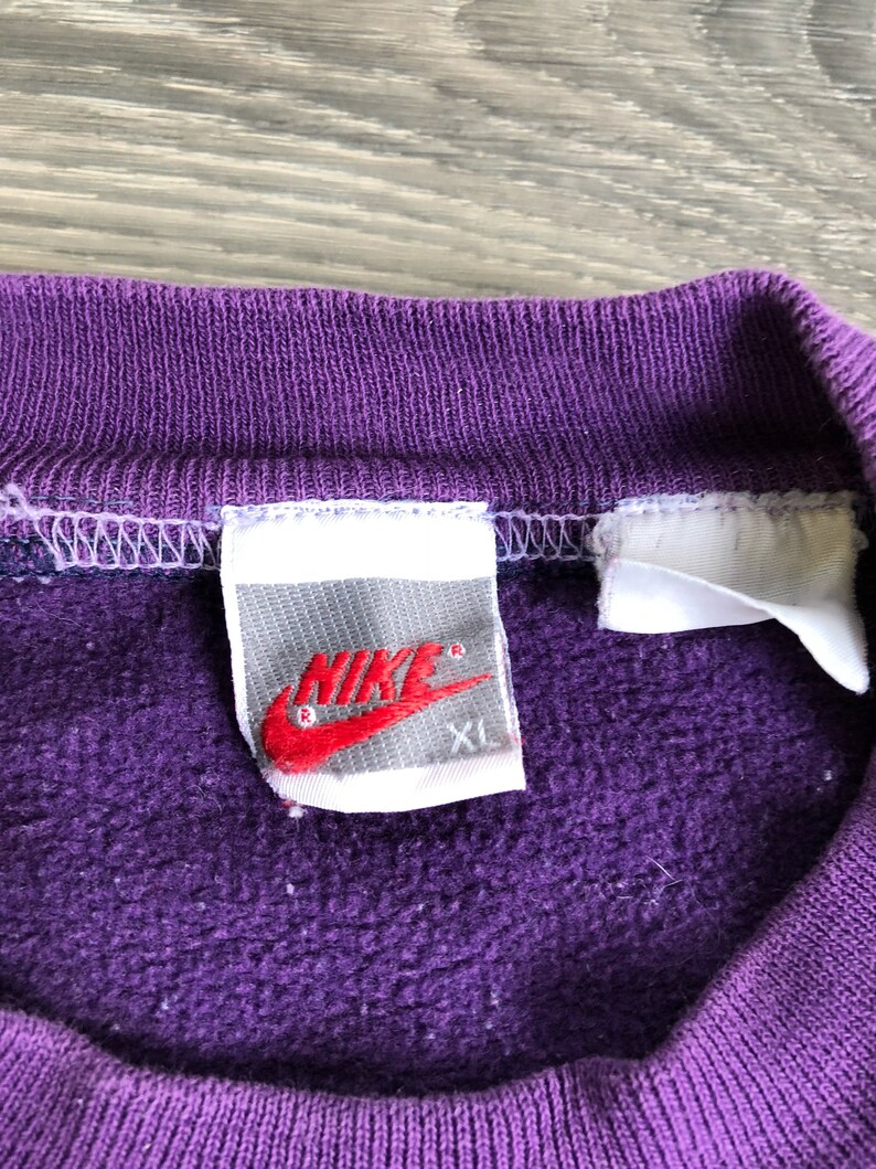 NIKE felpa Vintage degli anni ' 90 grigio Tag Big Logo Swoosh cucito maglia viola manica lunga caldo USA X Large NIKE felpa Vintage degli anni ' 90 grigio Tag Big Logo Swoosh cucito maglia viola manica lunga caldo USA X Large