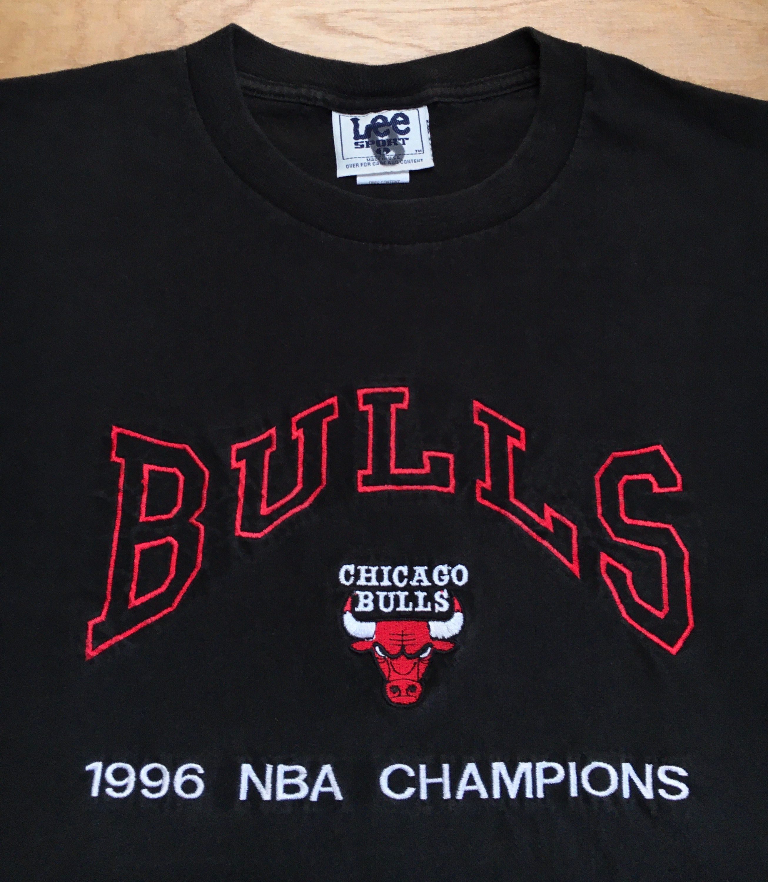 Vintage Lee Sport Chicago Bulls NBA graphic T-Shirt Youth XL Adult Medium