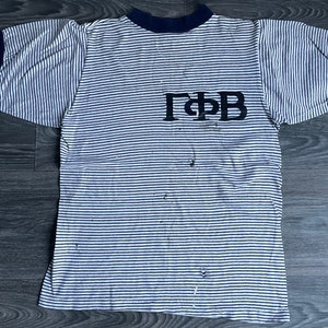 Camisa Gamma Phi Beta Vtg 60's Letras Gregas Irmãs de Irmandade Listrada Top EUA Médio