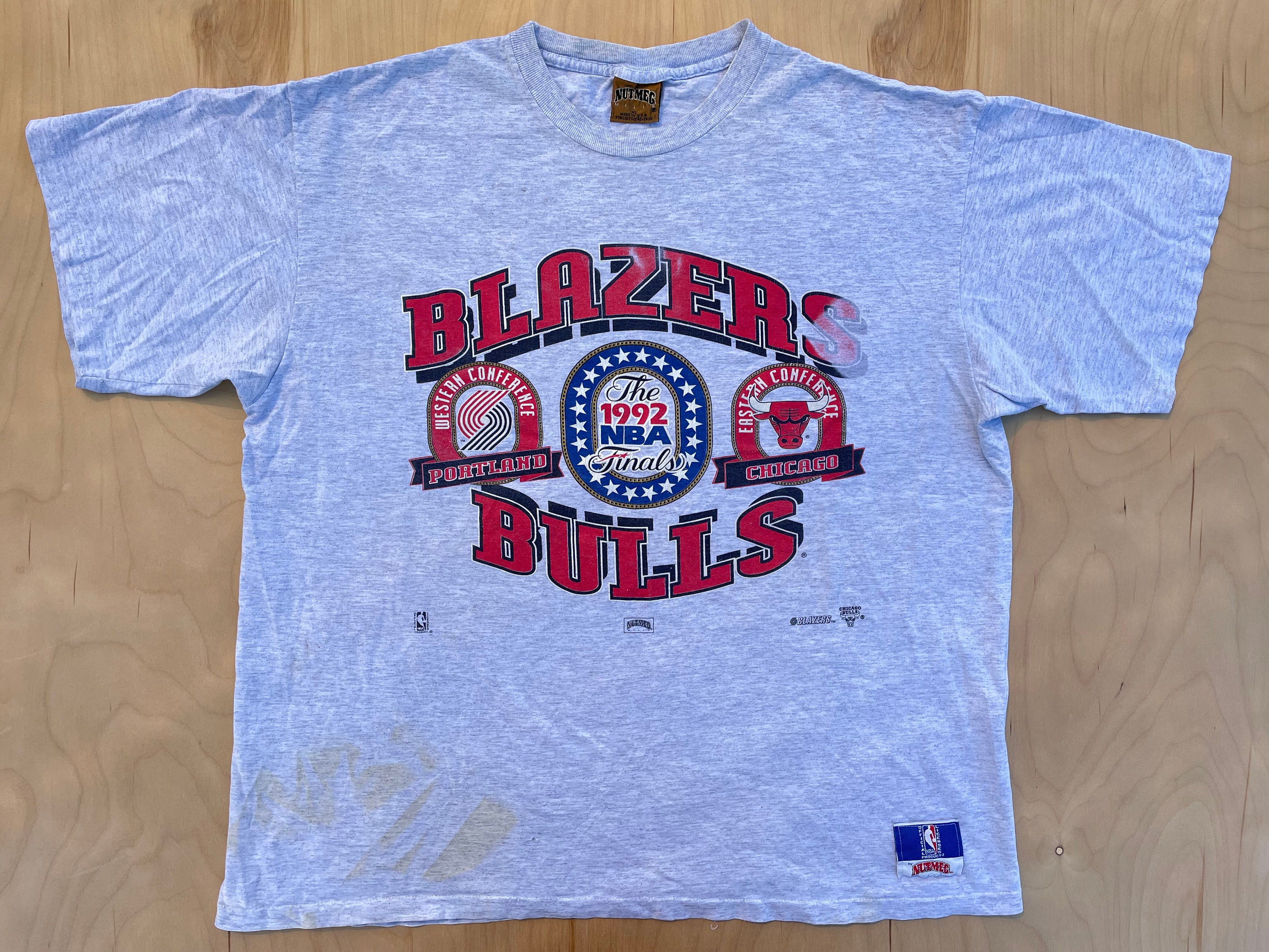 New Vintage Chicago Bulls 1992 NBA World Champions Locker Room T-Shirt and  Hat